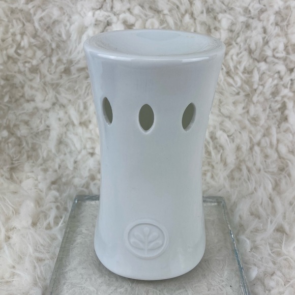 Yankee Candle Co. White Wax Melt Tower 5.5”